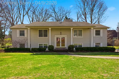138 Aintree Rd, Oakland, MI 48306