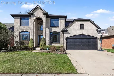 45229 Thorn Tree Ln, Macomb, MI 48044