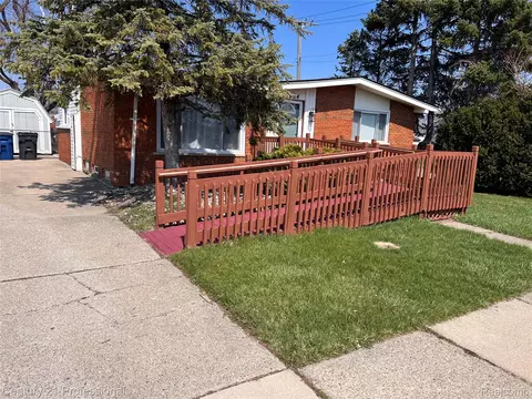 30604 Ann Arbor Trl, Westland, MI 48185