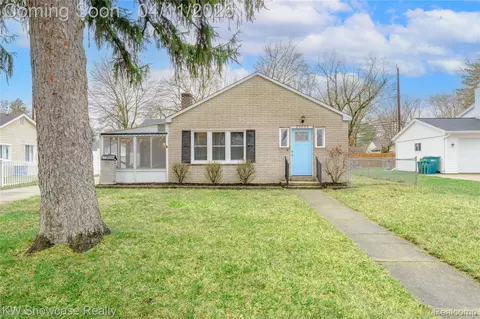 23033 Hawthorne St, Farmington, MI 48336