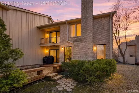 1157 Hillpointe Cir, Bloomfield Hills, MI 48304