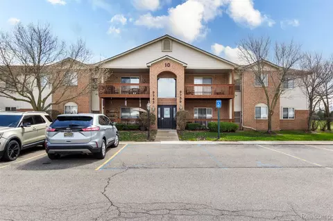 9747 Wildflower Ct, Van Buren, MI 48111