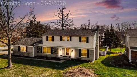 26031 Hidden Ln, Grosse Ile, MI 48138