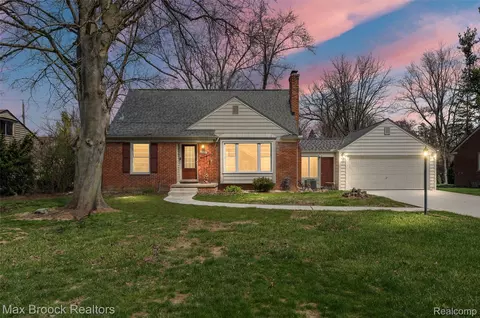2307 Bedford Rd, Bloomfield Hills, MI 48302