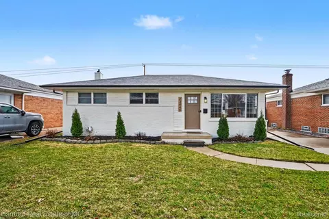 23440 Playview St, Saint Clair Shores, MI 48082