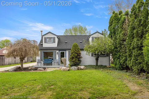 2985 Lafayette Dr, Trenton, MI 48183