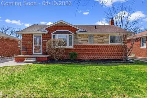21100 Bon Brae St, Saint Clair Shores, MI 48081