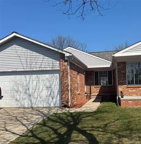 27114 Antonio Dr, Roseville, MI 48066