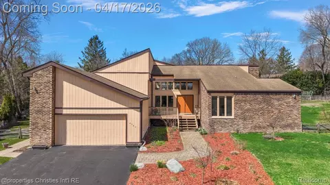 4566 Walden Dr, Bloomfield Hills, MI 48301