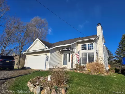 8017 Greenes Dr, Jackson, MI 49201