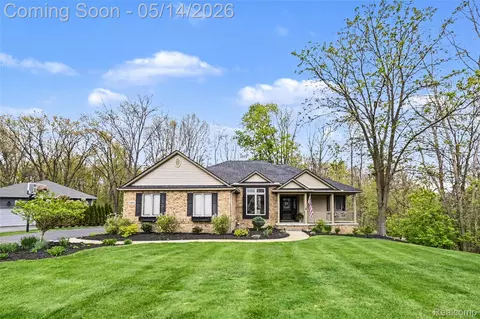 1263 Victoria Ln, Fenton, MI 48430