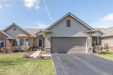 6062 Green Ash Dr, Brighton, MI 48116