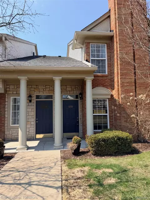 5292 Brookemonte Cir, Oakland, MI 48306