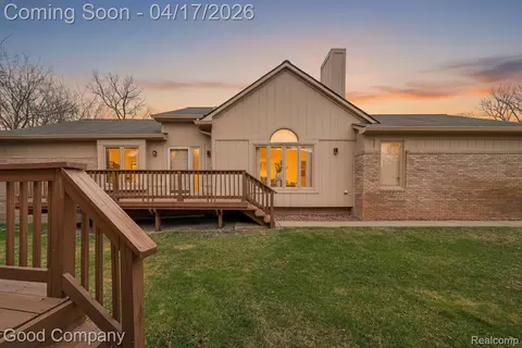 21650 River Ridge Trl, Farmington Hills, MI 48335