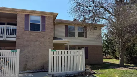 61165 Greenwood Dr #114, South Lyon, MI 48178
