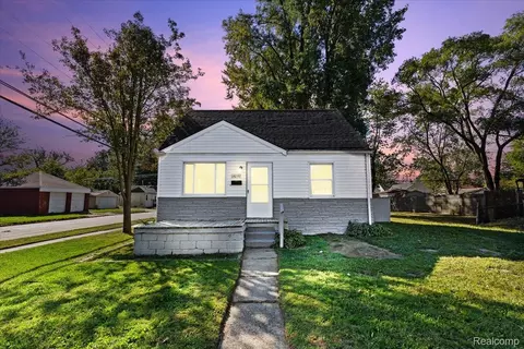 14092 Knox Ave, Warren, MI 48089