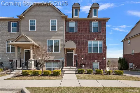 2877 Hartwick Dr, Rochester, MI 48307