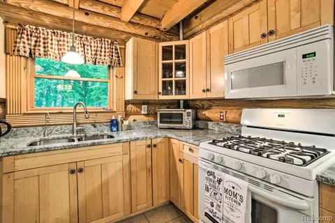 Kitchen - 4380 Donnely Rd, Leoni, MI 49201 photo 4 of 4
