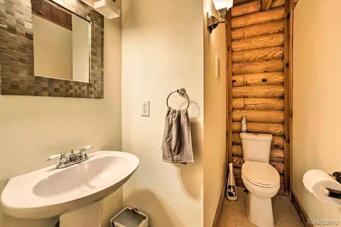 Bath - 4380 Donnely Rd, Leoni, MI 49201 photo 7 of 7