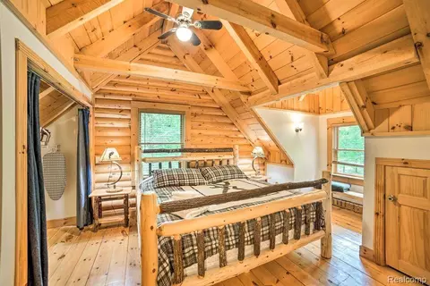 Bedroom - 4380 Donnely Rd, Leoni, MI 49201 photo 5 of 9