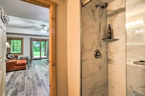 Bath - 4380 Donnely Rd, Leoni, MI 49201 photo 5 of 7
