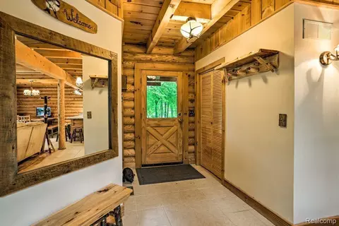 Entry Way - 4380 Donnely Rd, Leoni, MI 49201 photo 1 of 2