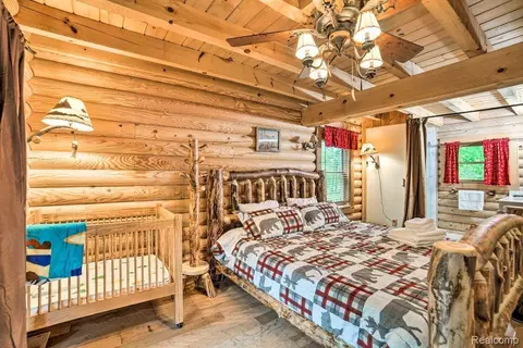 Bedroom - 4380 Donnely Rd, Leoni, MI 49201 photo 2 of 9