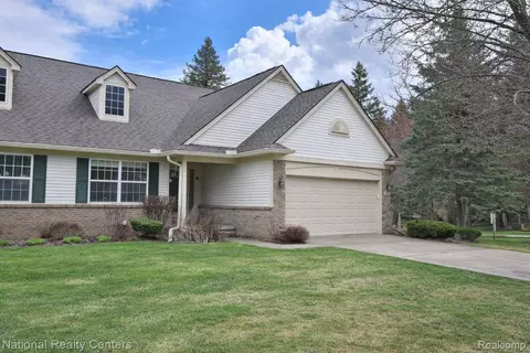 110 Four Seasons Dr, Orion, MI 48360