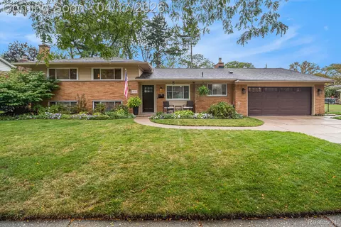 16643 Whitby St, Livonia, MI 48154