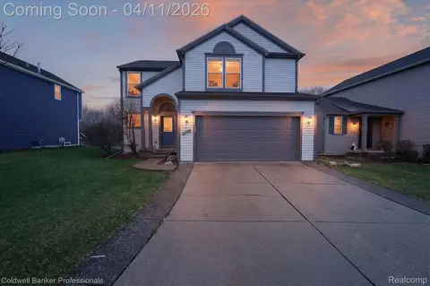 10314 Edgewater Trl, Grand Blanc, MI 48442