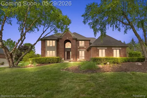 17258 Stonebrook Dr, Northville, MI 48168