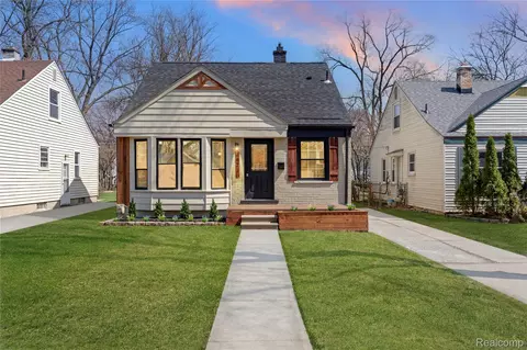 24220 Cloverlawn St, Oak Park, MI 48237