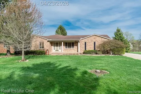 1865 Crestline St, Rochester Hills, MI 48307