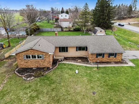 12519 Jennings Rd, Fenton, MI 48451