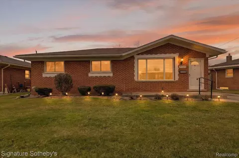 29469 Palomino Dr, Warren, MI 48093