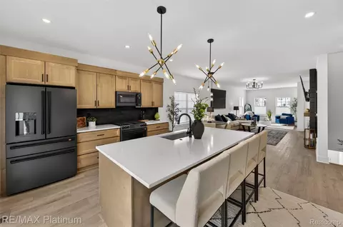 1652 Pinecroft Ln, Howell, MI 48855