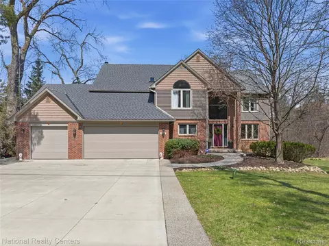 6276 N Shore Dr, West Bloomfield, MI 48324