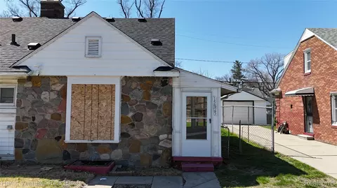 15825 Pinehurst St, Detroit, MI 48238