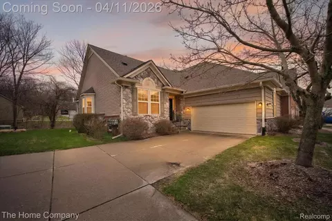 626 Rachel Ln, Milford, MI 48381