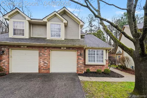 858 Whisperwood Trl, Fenton, MI 48430