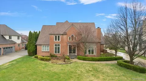 2648 Pebble Beach Dr, Oakland, MI 48363