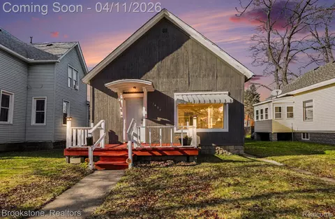 1427 Howard St, Port Huron, MI 48060