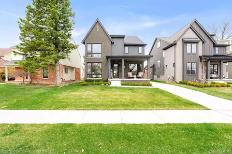 2647 Dorchester Rd, Birmingham, MI 48009