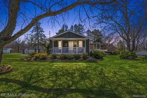 11124 White Lake Rd, Tyrone, MI 48430