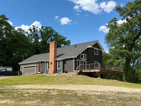 2929 Acorn Ln, Genoa, MI 48843
