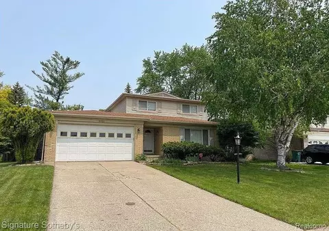 18480 Lincoln Dr, Lathrup Village, MI 48076
