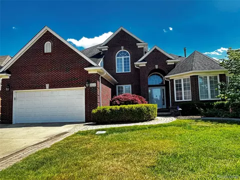 21642 Kendyl Ct, Macomb, MI 48044