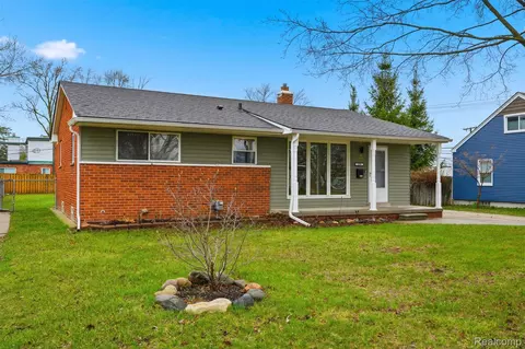 250 S Batchewana Ave, Clawson, MI 48017
