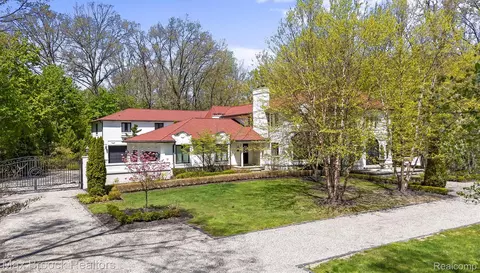 5190 Clarendon Crest St, Bloomfield Township, MI 48302