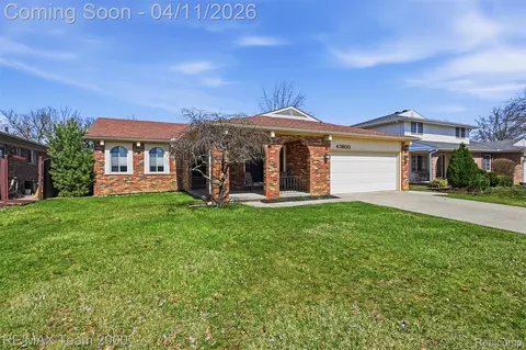 43800 Simsbury St, Canton, MI 48187